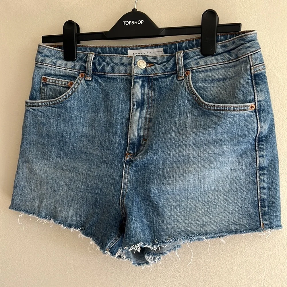 Topshop Cutoff Denim High Waisted Light Blue Raw Hem Mom Shorts - Like New!
